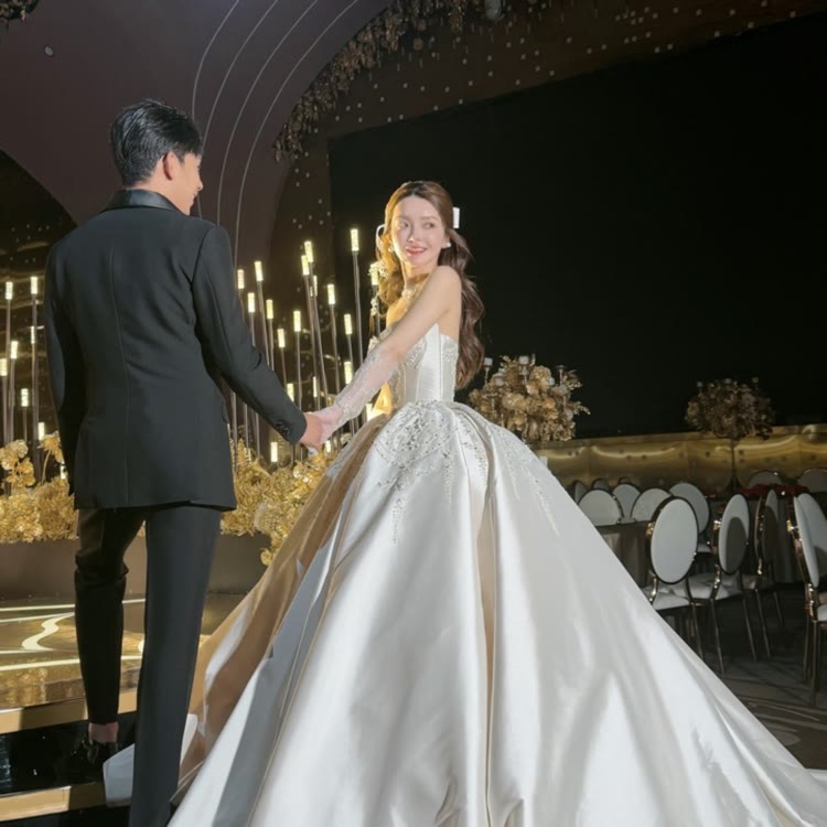 崔阿扎9月26号婚礼天右