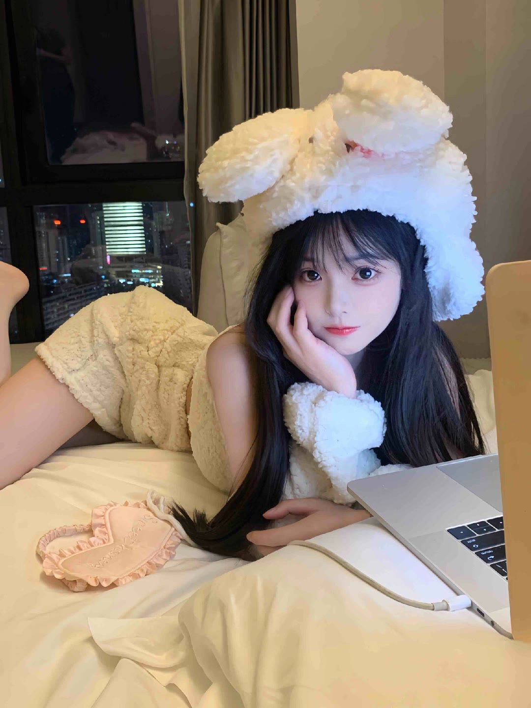 
今天我请客，请你热爱生活#纯欲甜妹穿搭@山崎烧卖
-纯欲Mvp
-第1
张图片