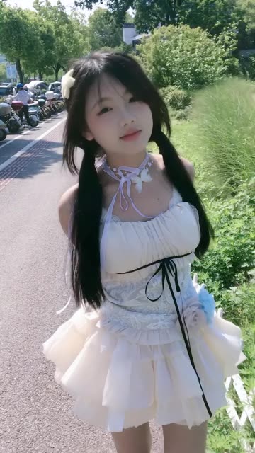 我偷偷碰了你一下，却不料你如蒲公英散开，此后到处都是你的模样 #jk制服  #jk日常  #ootd穿搭  #正常穿搭无不良引导