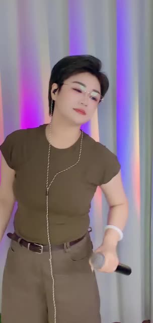业余歌手烟嗓恰恰的直播首秀，献唱情歌#直播唱歌 #情歌演唱 #音乐爱好 #直播精彩时刻